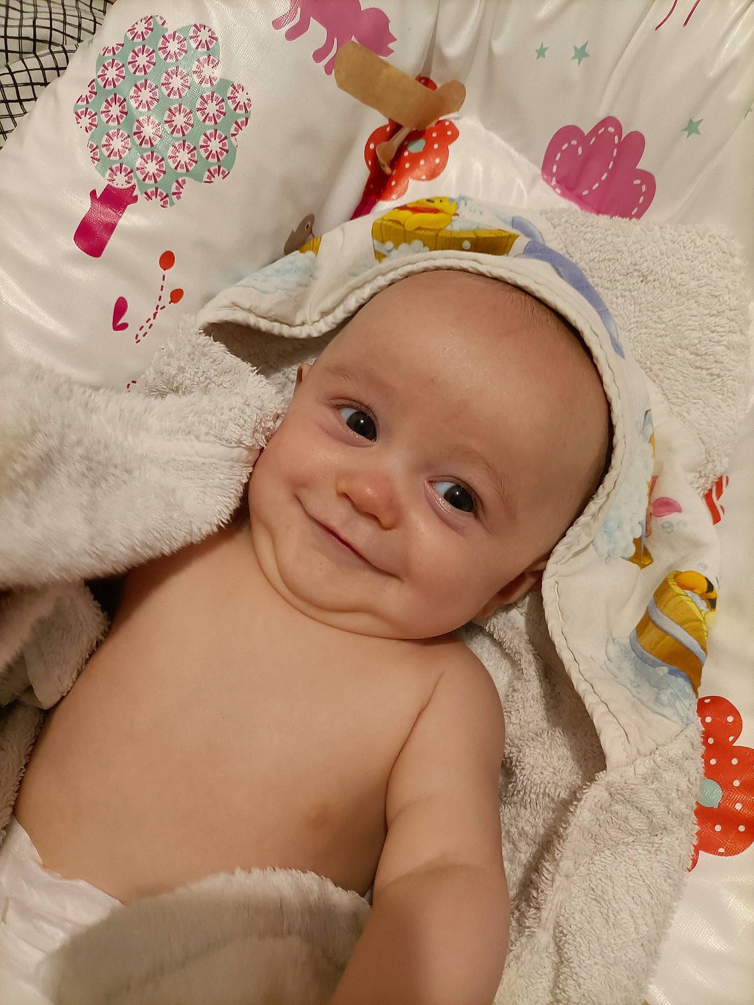 Zaven participe au concours pour gagner de l'argent avec cette photo : baby, baby_products, baby_sleeping, baby_toddler_clothing, beauty, cap, cheek, child, close_up, event, happy, headgear, joy, linens, lip, person, pink, skin, smile, textile