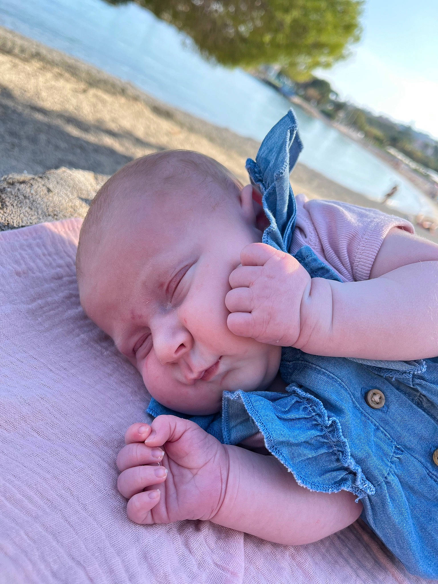 Lyanna participe au concours pour gagner de l'argent avec cette photo : azure, baby, baby_toddler_clothing, child, comfort, electric_blue, finger, gesture, grass, hand, happy, lake, lip, person, skin, sky, thumb, toddler, tree, water