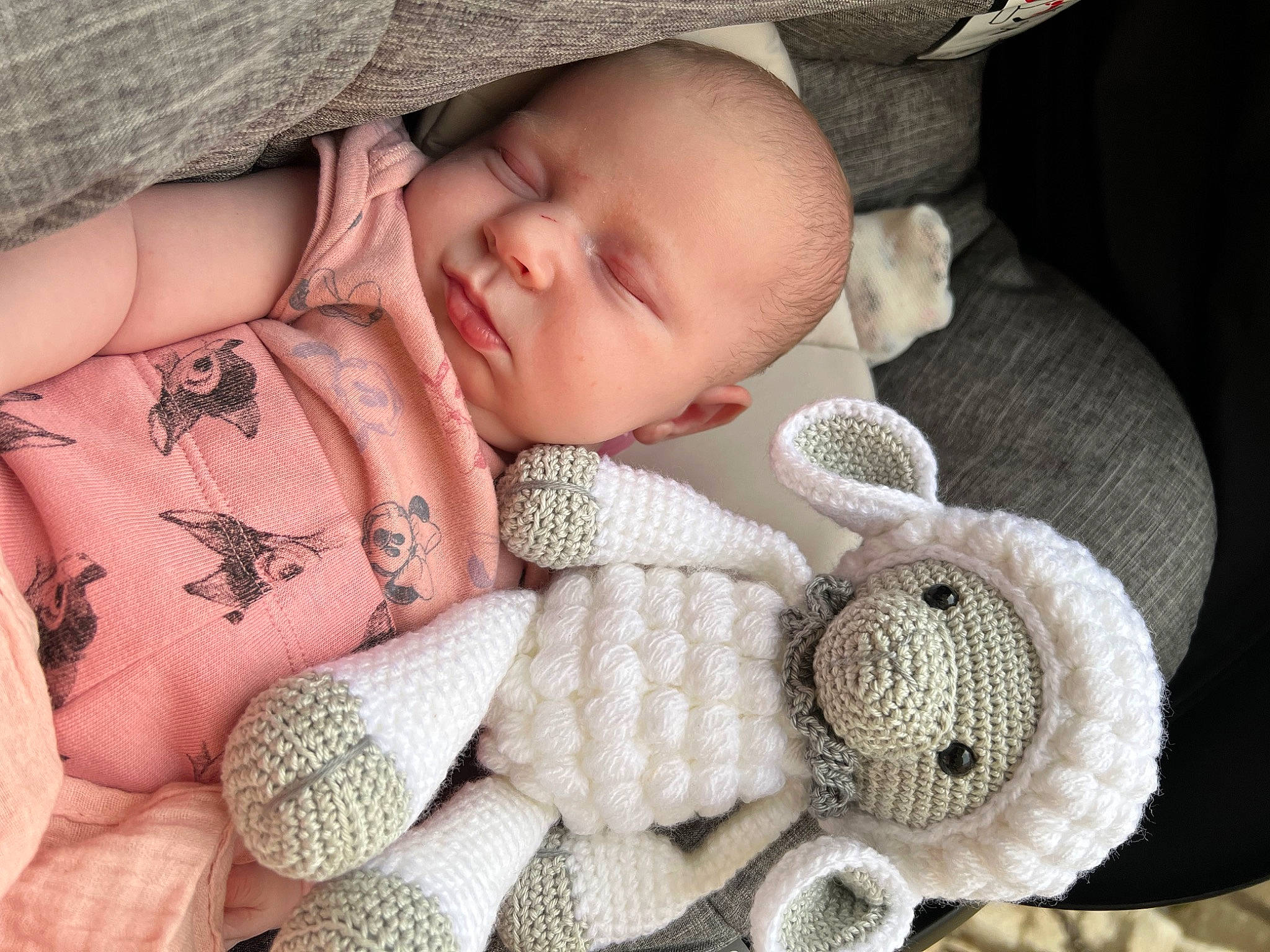 Lyanna participe au concours pour gagner de l'argent avec cette photo : baby, baby_sleeping, baby_toddler_clothing, cap, cheek, child, comfort, eye, eyelash, finger, hand, headgear, knit_cap, linens, pattern, person, product, skin, textile, toddler