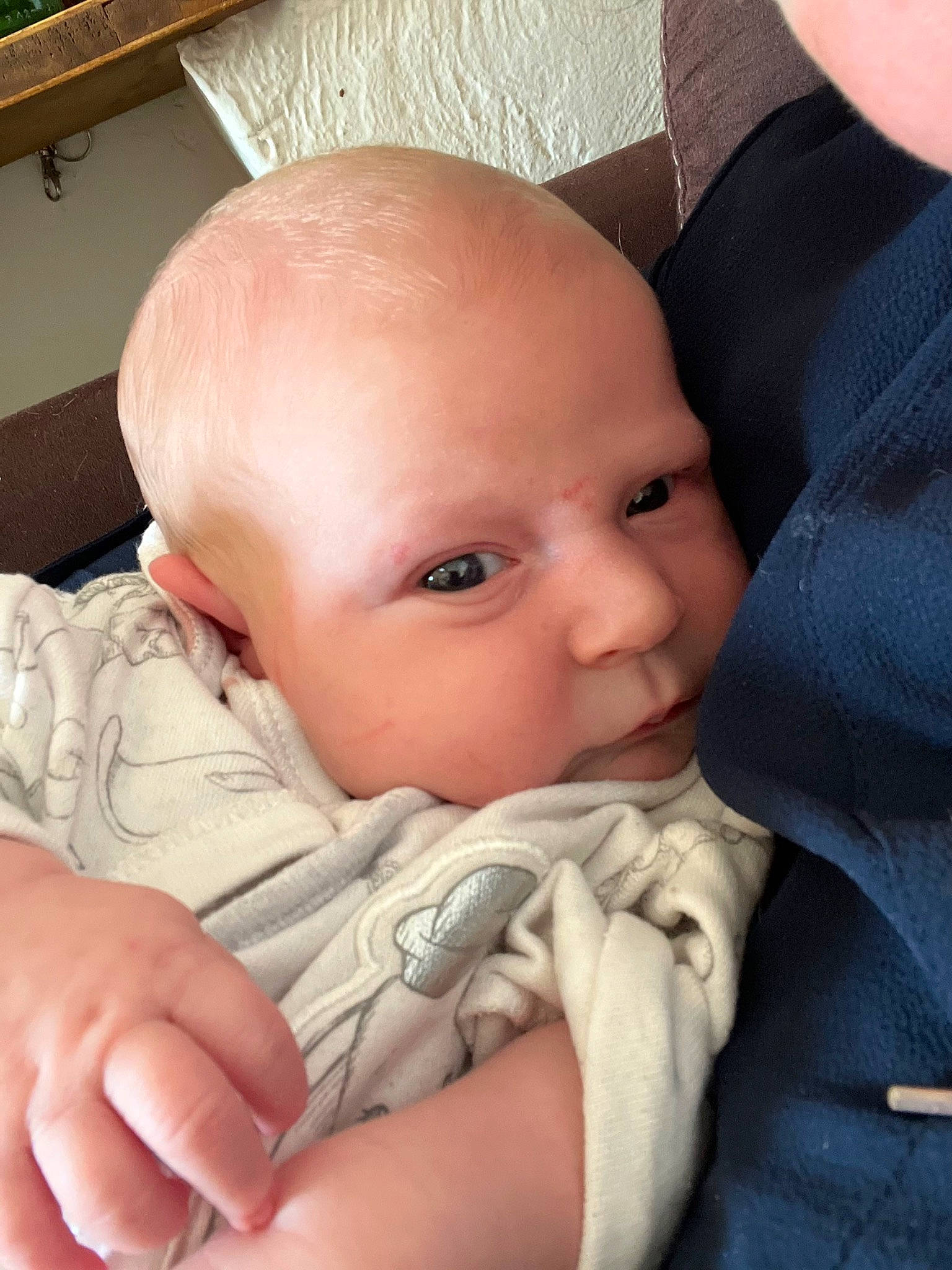 Lyanna a rejoint le concours — aidez-le/la à gagner de superbes lots ! baby, baby_products, baby_toddler_clothing, cheek, child, chin, comfort, eye, eyebrow, finger, gesture, head, lip, mouth, nose, person, sitting, skin, sleeve, thumb