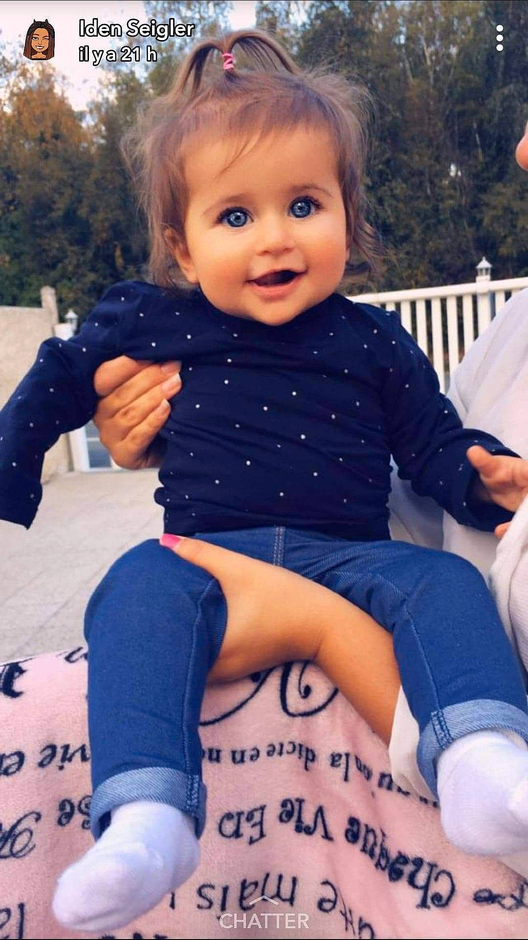 Elvyra a rejoint le concours — aidez-le/la à gagner de superbes lots ! blue, child, child_model, cool, day, fun, girl, happiness, infant, jeans, joy, pattern, person, play, product, sitting, skin, smile, toddler