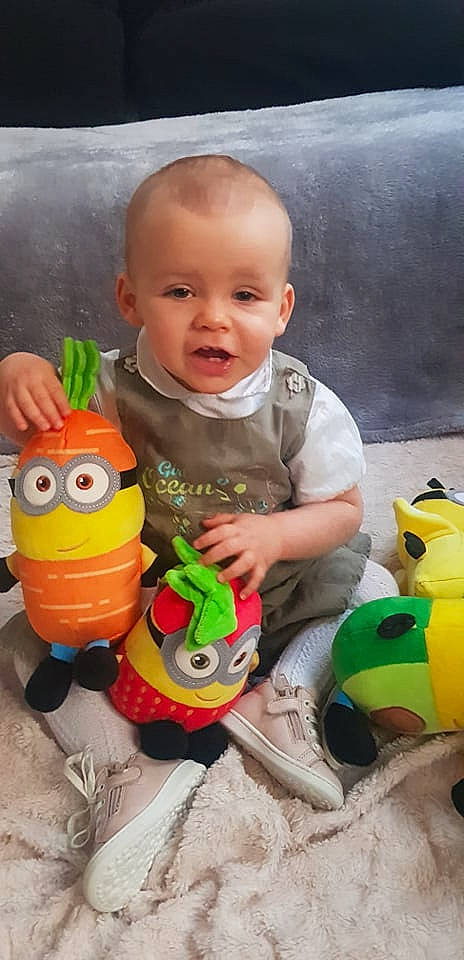 Briseis participe au concours pour gagner de l'argent avec cette photo : baby, baby_toddler_clothing, baby_toys, bath_toy, cheek, child, facial_expression, fun, happy, mouth, nose, person, plastic, play, product, sitting, skin, smile, toddler, toy