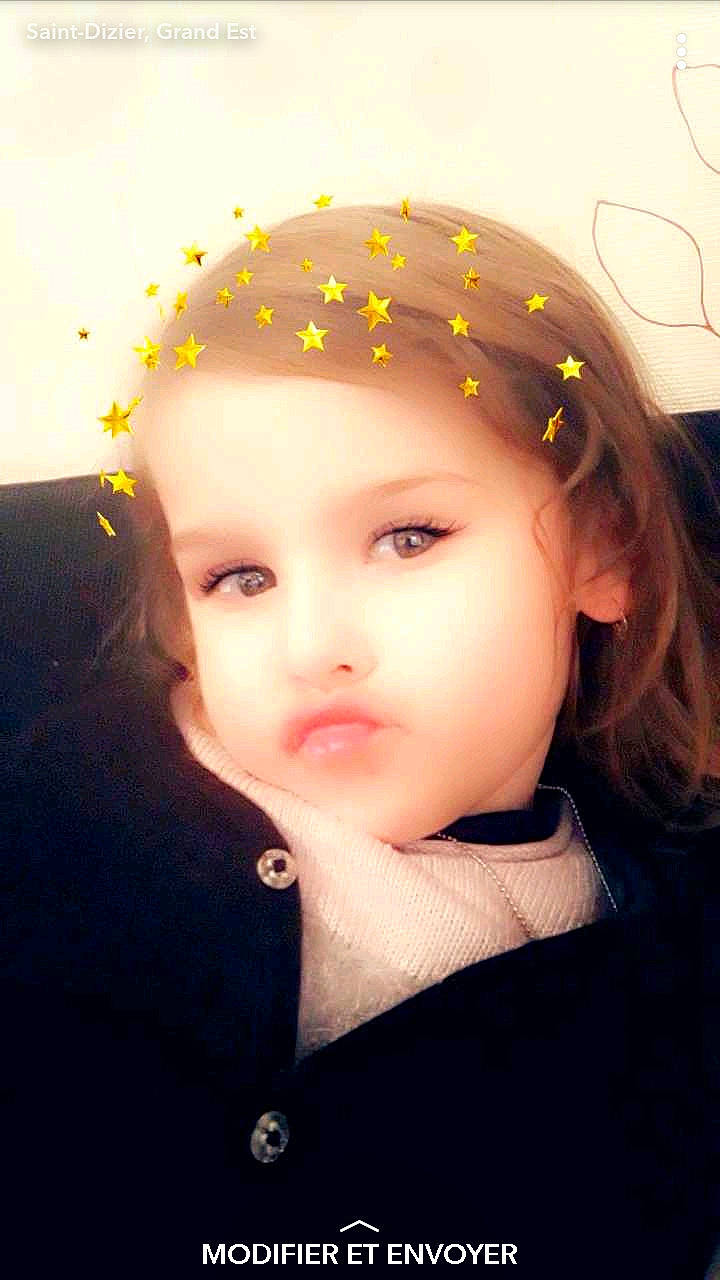 Illyana a rejoint le concours — aidez-le/la à gagner de superbes lots ! beauty, cheek, child, child_model, chin, ear, eye, eyebrow, eyelash, face, forehead, girl, hair_accessory, happiness, head, lip, nose, person, skin, smile