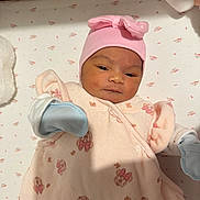 Aaliyah a rejoint le concours — aidez-le/la à gagner de superbes lots ! baby, infant, pink_clothing, hat, mittens, crib, crib_sheet, pattern, lying_down, newborn, face, cute, sleepwear, soft_fabric, child, indoors, person, portrait, small, adorable