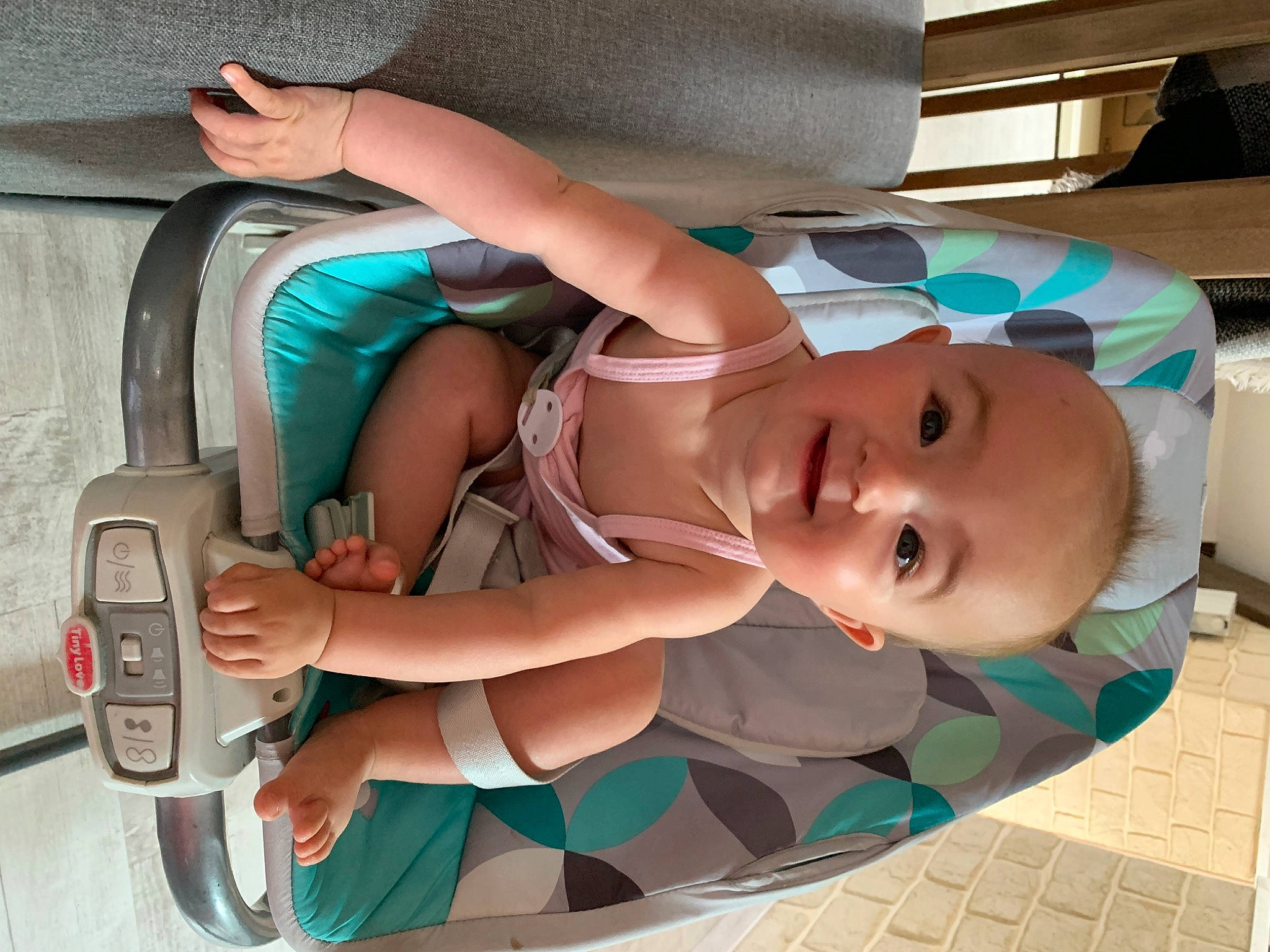 Elvyra participe au concours pour gagner de l'argent avec cette photo : baby, child, joy, person, product