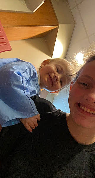 Osiris is registered to the contest to win money with this photo: child, comfort, event, eyewear, fun, gesture, hair, happy, jaw, laugh, leisure, mouth, nose, person, room, selfie, sitting, skin, smile, t_shirt