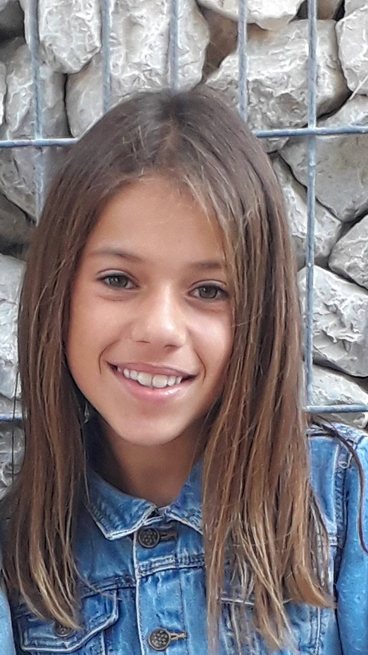 Alexya participe au concours pour gagner de l'argent avec cette photo : beauty, blond, brown_hair, child_model, chin, eyebrow, face, feathered_hair, forehead, hair, hair_coloring, hairstyle, jaw, joy, layered_hair, lip, long_hair, nose, person, smile