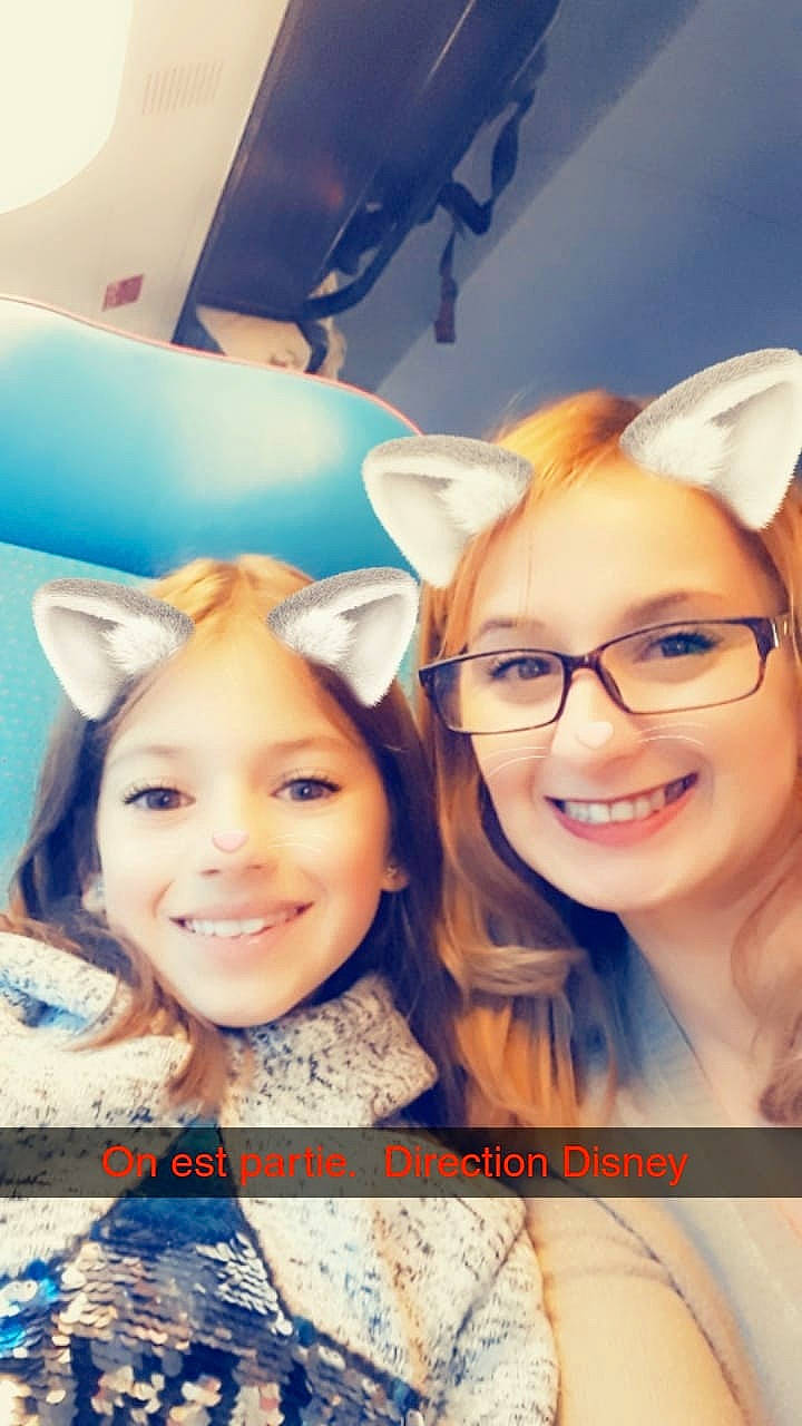 Alexya a rejoint le concours — aidez-le/la à gagner de superbes lots ! beauty, child, cool, ear, eye, eyebrow, eyewear, face, fun, glasses, happy, head, headwear, joy, nose, organ, person, photography, selfie, skin