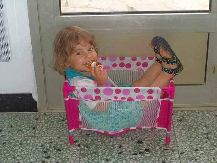 Alexya participe au concours pour gagner de l'argent avec cette photo : baby_products, chair, child, furniture, joy, person, pink, play, product, sitting, toddler