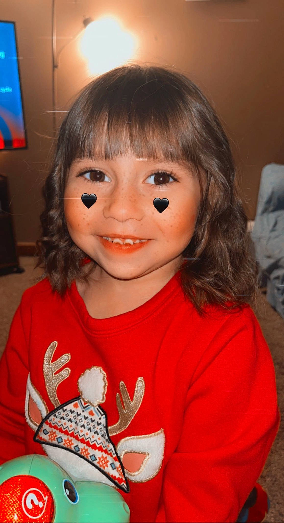 Aleeyah is registered to the contest to win money with this photo: bangs, cheek, cool, eyebrow, eyelash, finger, forehead, fun, happy, iris, joy, lip, mouth, nose, organ, person, skin, sleeve, smile, t_shirt