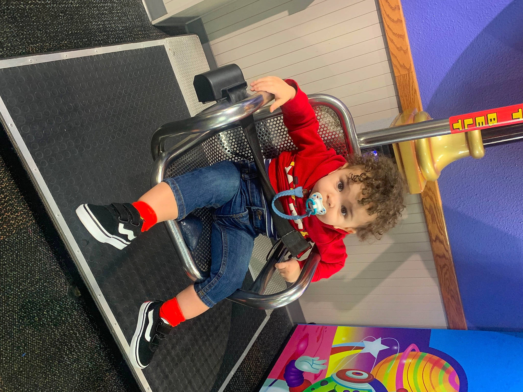 Atreus is registered to the contest to win money with this photo: audio_equipment, automotive_design, automotive_exterior, bag, boot, carmine, fictional_character, flooring, fun, games, leisure, luggage_and_bags, person, play, recreation, room, sneakers, space, sportswear, t_shirt