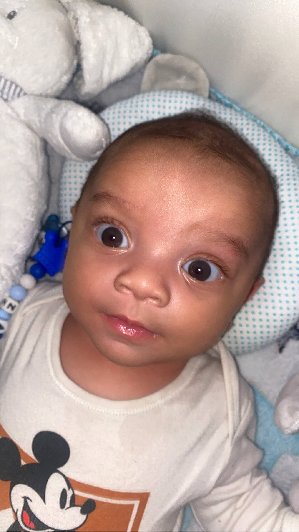 Zakarya participe au concours pour gagner de l'argent avec cette photo : baby, baby_toddler_clothing, cheek, child, chin, eye, eyebrow, eyelash, facial_expression, forehead, iris, lip, mouth, nose, organ, people, person, skin, toddler, toy