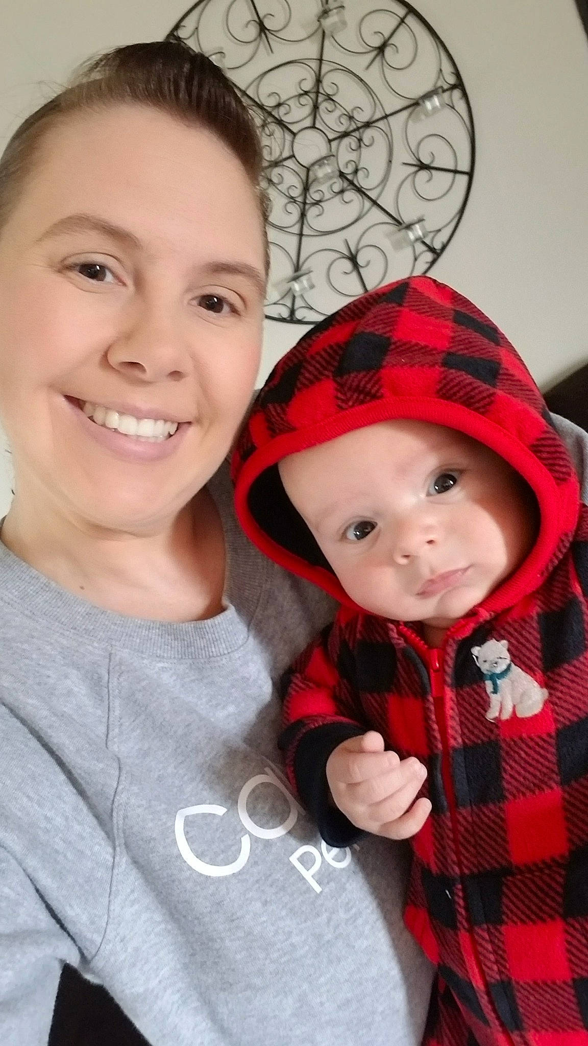 Rylan is registered to the contest to win money with this photo: baby, cheek, child, daughter, design, face, head, headgear, joy, outerwear, pattern, people, person, photography, plaid, red, sibling, smile, tartan, textile