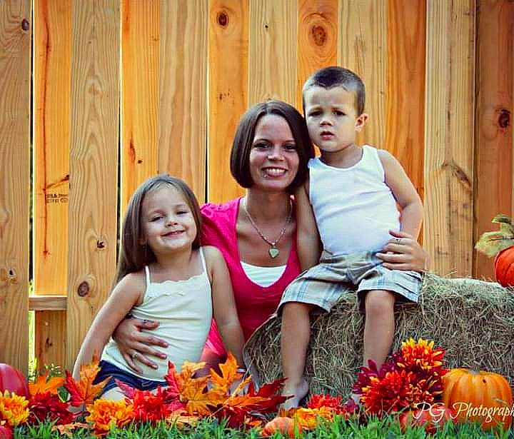 Michael is registered to the contest to win money with this photo: child, daughter, family, flower, fun, happy, joy, leisure, mother, people, person, photography, plant, play, sibling, sitting, smile, sorrow, spring, toddler