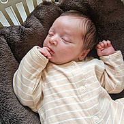 Mael participe au concours pour gagner de l'argent avec cette photo : baby, baby_clothes, blanket, child, cushion, cute, face, head, indoors, infant, newborn, onesie, peaceful, portrait, relaxing, resting, sleeping, small_fingers, soft_texture, striped_clothing