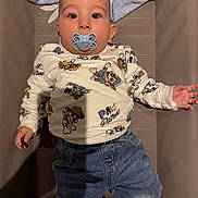 Benjamin a rejoint le concours — aidez-le/la à gagner de superbes lots ! baby, casual, child, clothing, cute, denim, eyes, face, hands, head, indoor, infant, laying_down, mat, pacifier, paw_patrol, portrait, shirt, towel, young