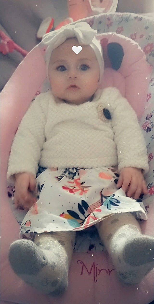 Miléna participe au concours pour gagner de l'argent avec cette photo : baby, baby_products, baby_sleeping, baby_toddler_clothing, cheek, child, comfort, doll, happy, headwear, lip, nose, organ, person, pink, sitting, skin, sleeve, thigh, toddler