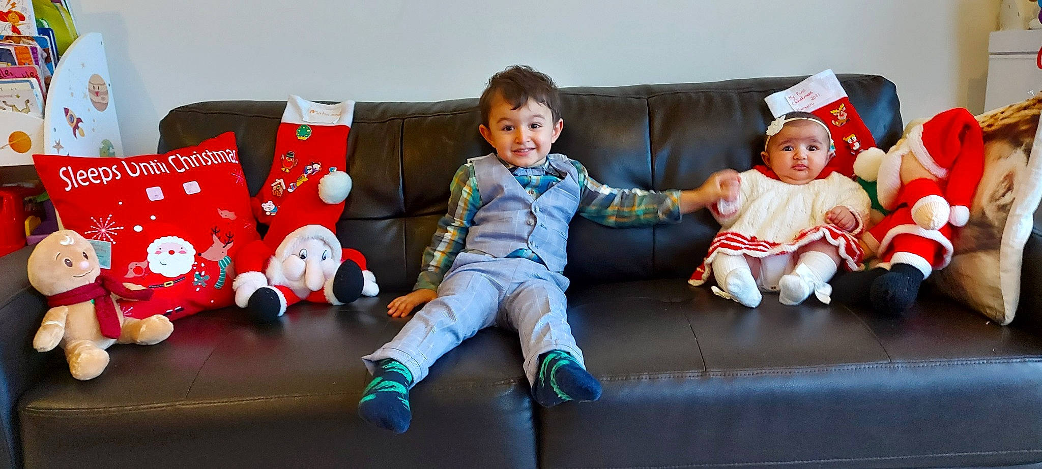 Mohammed is registered to the contest to win money with this photo: baby, baby_toddler_clothing, child, comfort, couch, event, face, fun, furniture, happy, headwear, joy, living_room, person, pillow, red, room, sitting, skin, smile