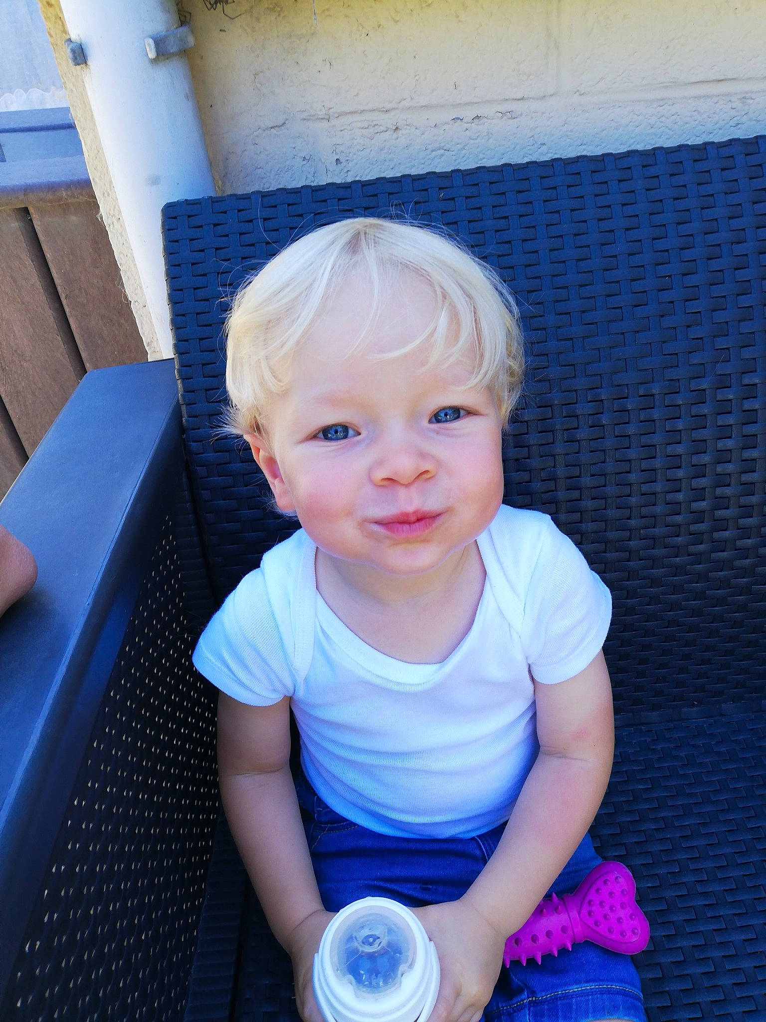 Gabriel a rejoint le concours — aidez-le/la à gagner de superbes lots ! baby, baby_products, child, person, play, sitting, skin, toddler, vacation, water