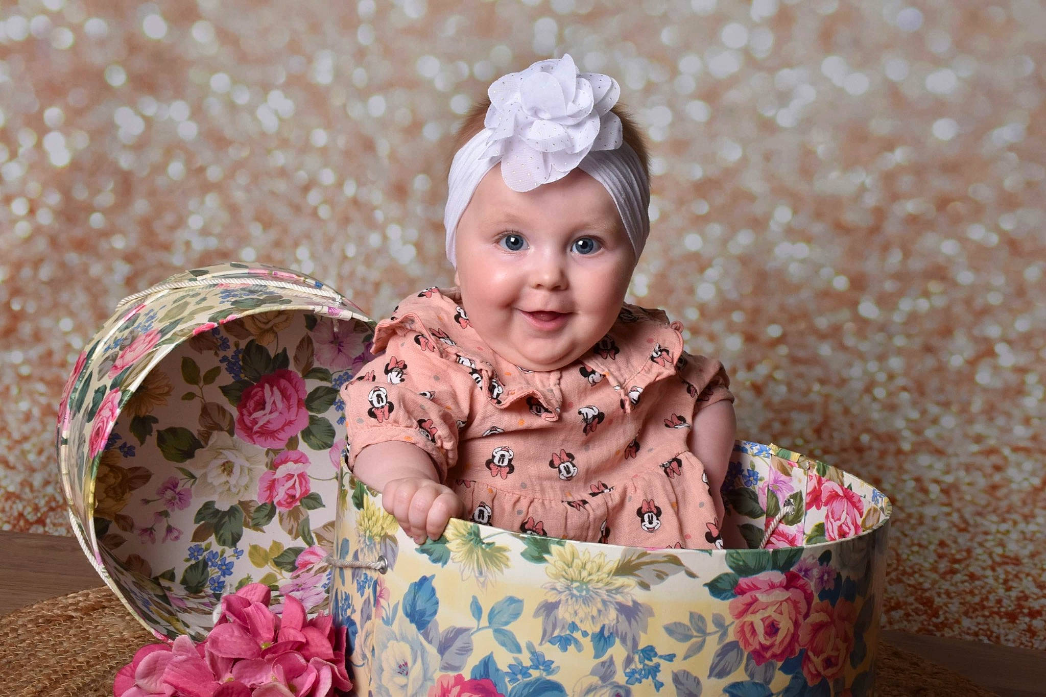 Lyana participe au concours pour gagner de l'argent avec cette photo : baby, baby_toddler_clothing, child, dress, event, face, fashion_accessory, hair_accessory, happy, head, headband, headgear, headpiece, headwear, joy, outerwear, pattern, person, pink, skin