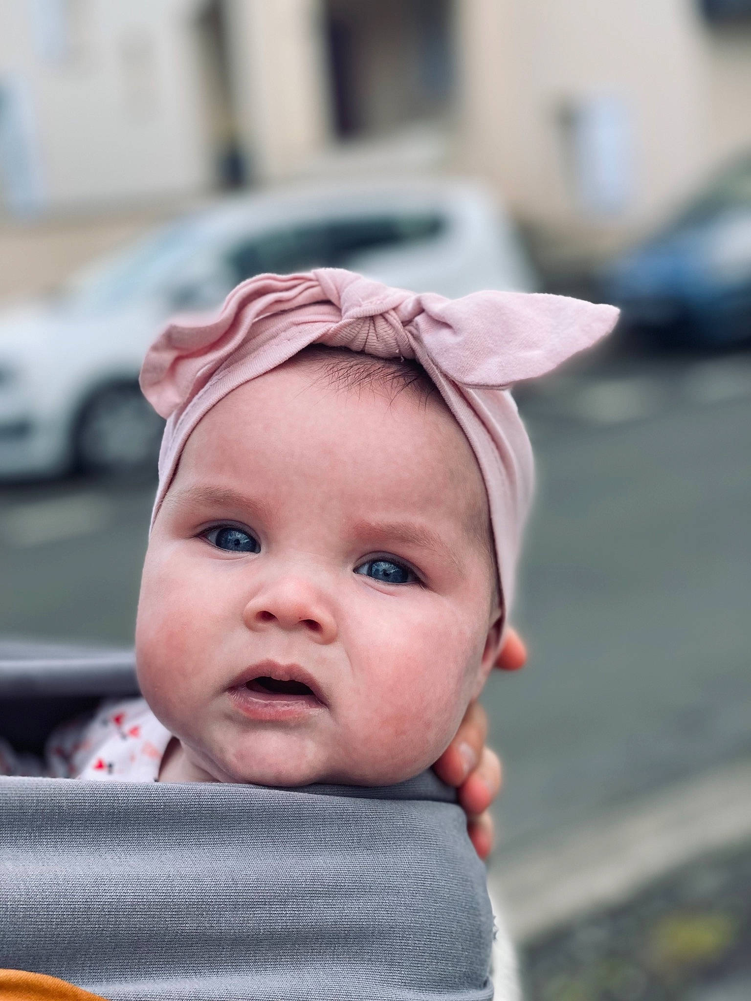 Judith a rejoint le concours — aidez-le/la à gagner de superbes lots ! baby, baby_products, baby_toddler_clothing, cap, cheek, child, eye, eyelash, fashion_accessory, fun, hair_accessory, happy, hat, headwear, lip, person, portrait_photography, skin, sleeve, smile