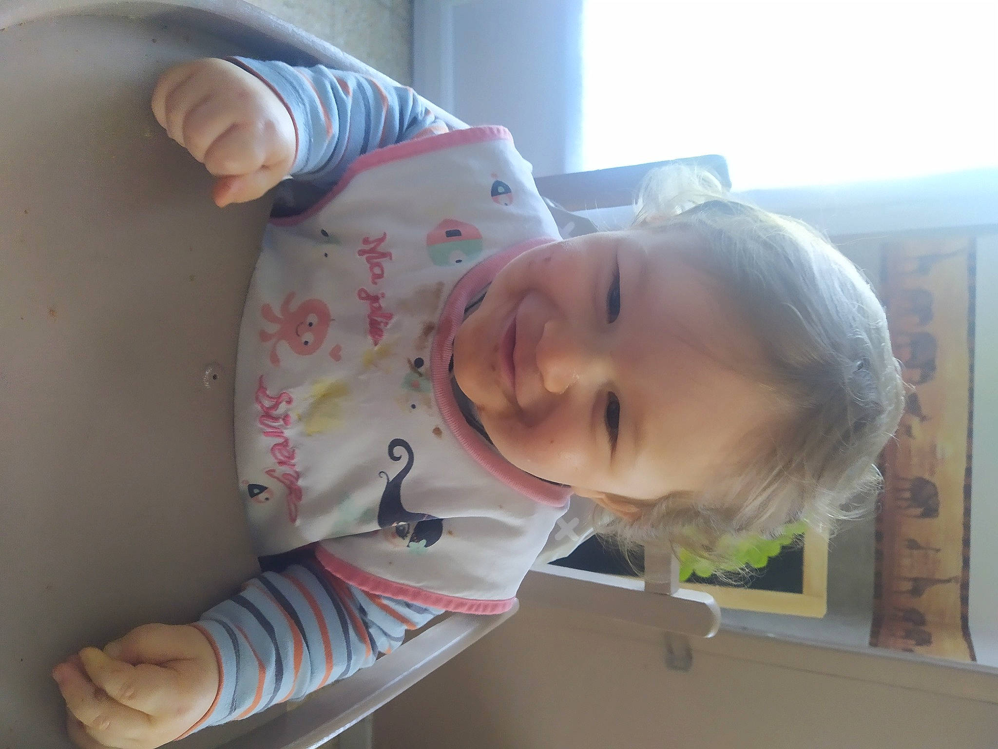 Kylian participe au concours pour gagner de l'argent avec cette photo : baby, baby_laughing, baby_products, baby_toddler_clothing, cheek, child, comfort, elbow, flooring, fun, happy, joy, lip, nose, person, room, skin, sleeve, smile, thumb