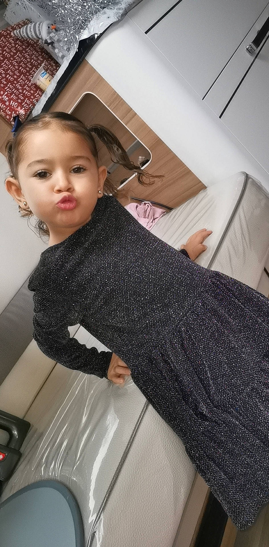 Azalya participe au concours pour gagner de l'argent avec cette photo : black_hair, cap, costume, fashion_accessory, fashion_design, flooring, formal_wear, fur, neck, pattern, person, room, shoulder, sitting, sleeve, stairs, street_fashion, textile, toddler, waist