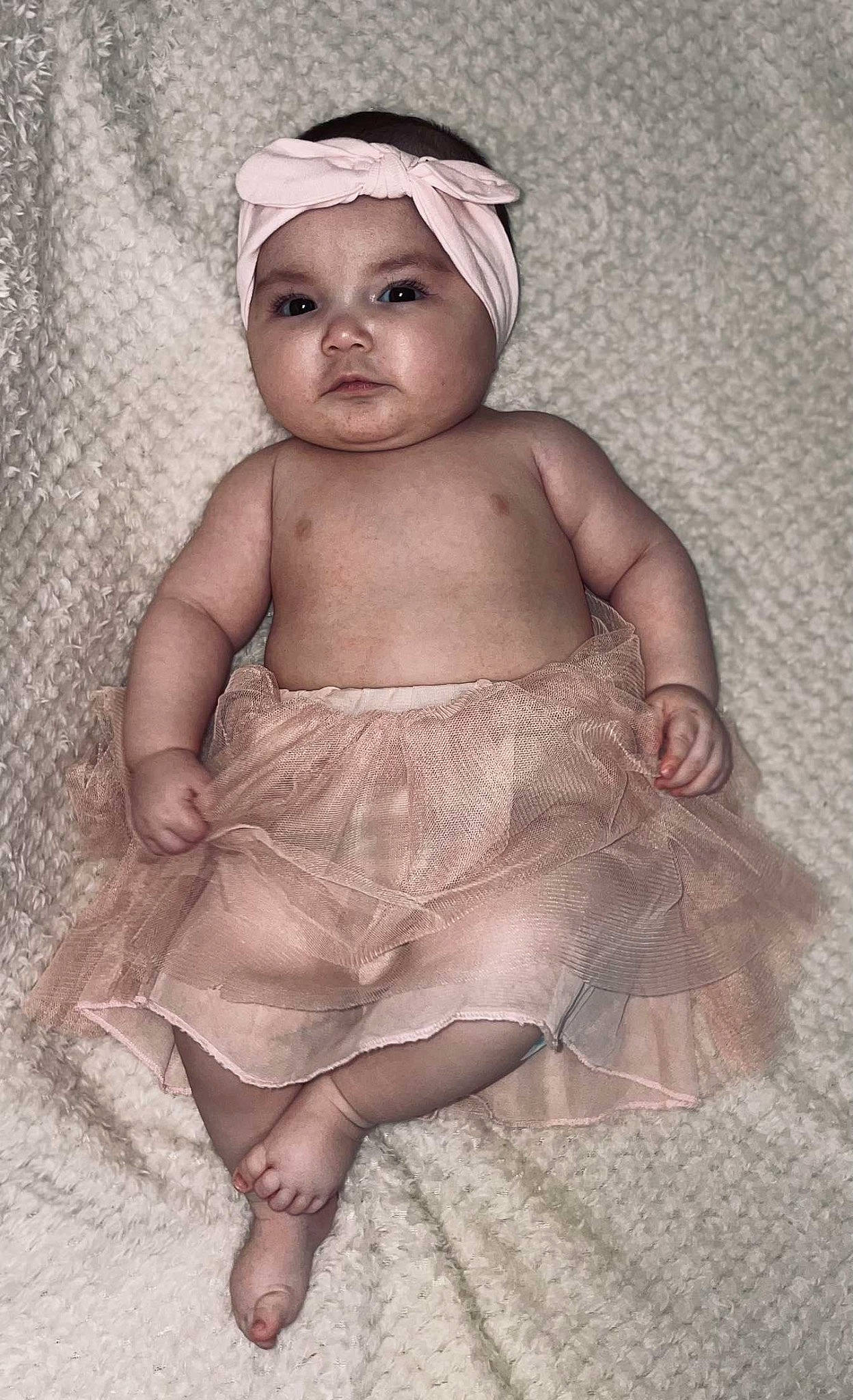 Layana a rejoint le concours — aidez-le/la à gagner de superbes lots ! abdomen, baby, baby_toddler_clothing, cap, cheek, chest, child, eye, eyebrow, eyelash, fashion_accessory, flash_photography, headpiece, headwear, iris, lip, person, skin, sleeve, stomach