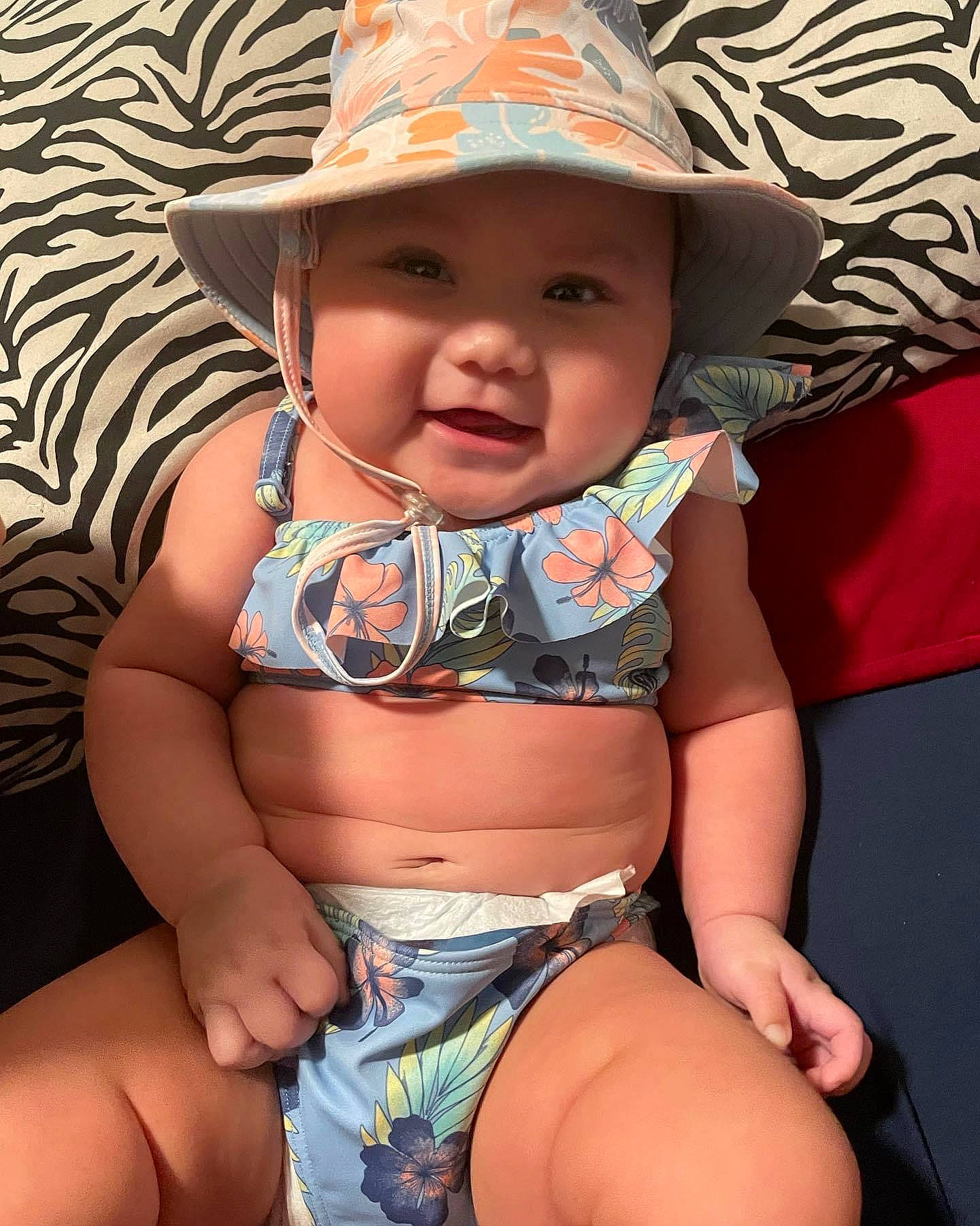 Nahiku is registered to the contest to win money with this photo: baby, baby_toddler_clothing, cap, chest, eye, face, happy, hat, head, headwear, human_body, organ, person, photograph, skin, smile, stomach, summer, sun_hat, thigh