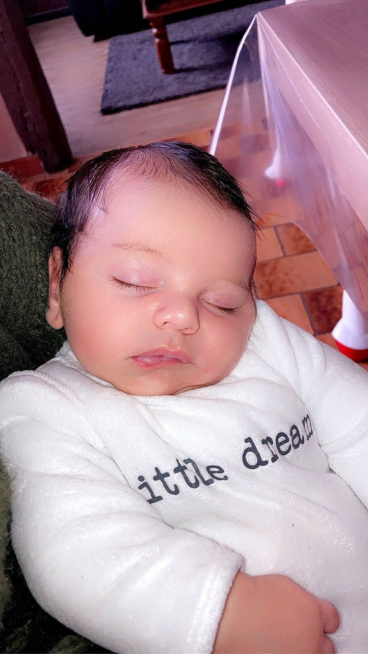 Paul a rejoint le concours — aidez-le/la à gagner de superbes lots ! baby, baby_sleeping, baby_toddler_clothing, bedtime, cheek, child, chin, comfort, eyebrow, eyelash, flesh, forehead, hoodie, lip, nap, person, skin, sleep, sleeve, stairs