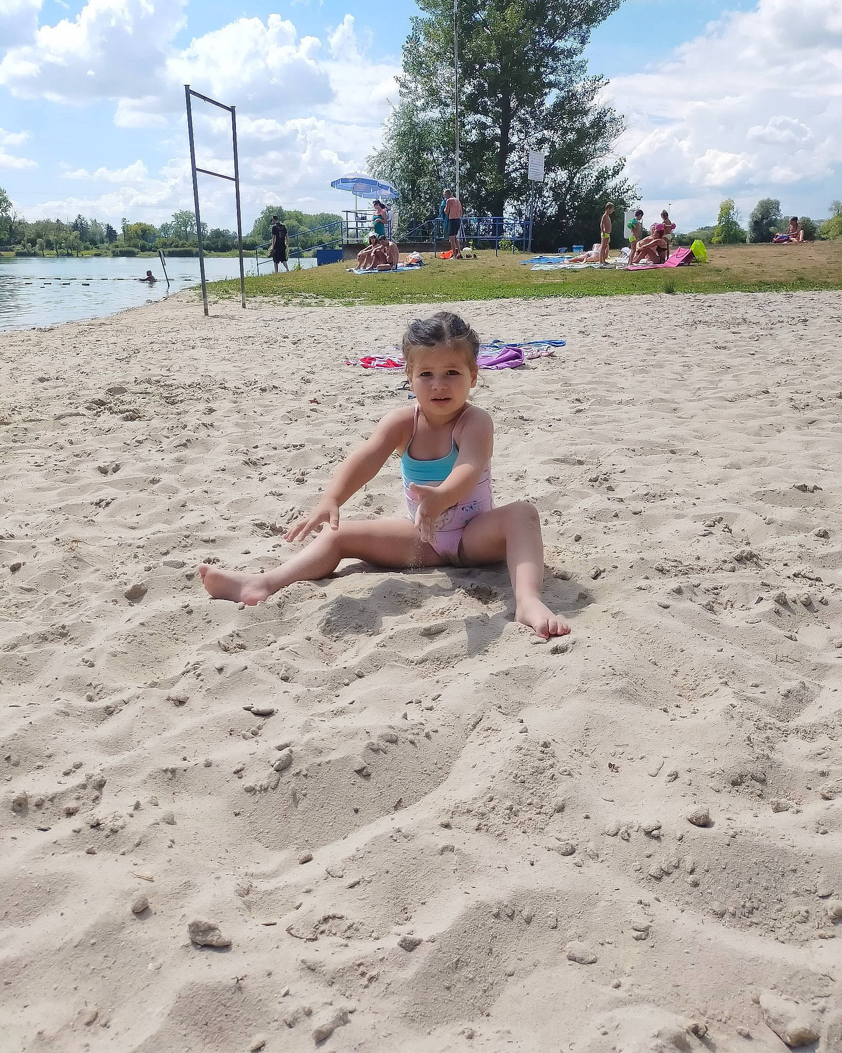 Natali a rejoint le concours — aidez-le/la à gagner de superbes lots ! beach, child, coast, fun, holiday, leisure, person, play, recreation, sand, sea, summer, tourism, vacation