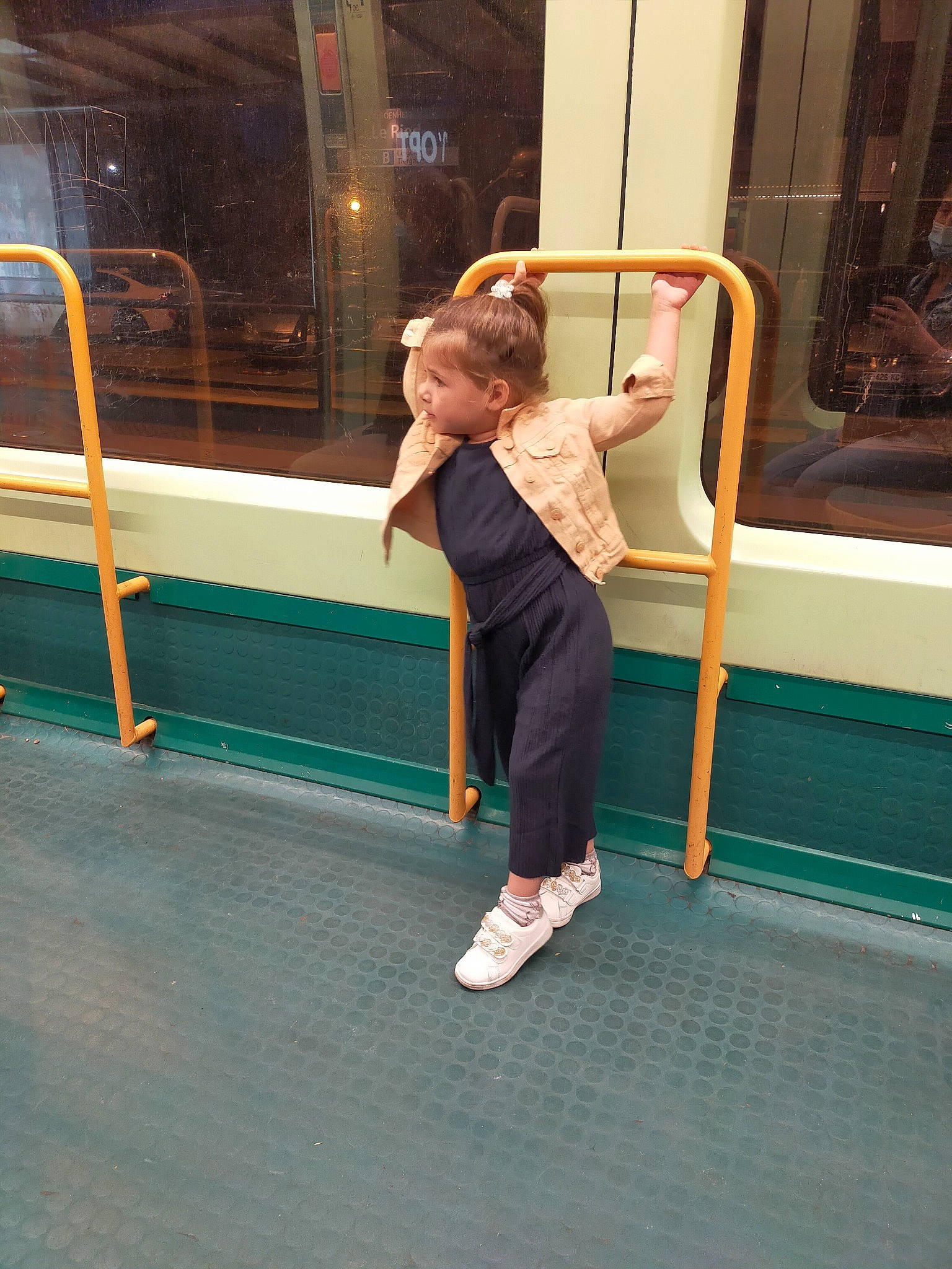 Natali a rejoint le concours — aidez-le/la à gagner de superbes lots ! dance, games, leg, leisure, person, shoulder