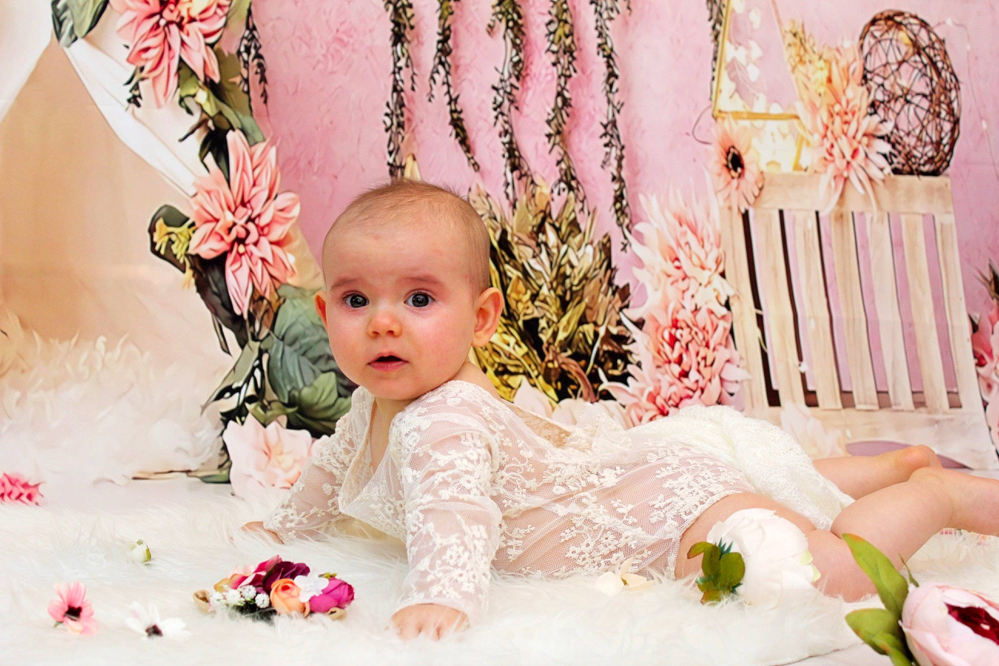 Héloïse participe au concours pour gagner de l'argent avec cette photo : baby, baby_products, baby_toddler_clothing, bouquet, dress, event, floral_design, flower_arranging, font, happy, headpiece, linens, peach, person, petal, pink, product, skin, surprise, toddler