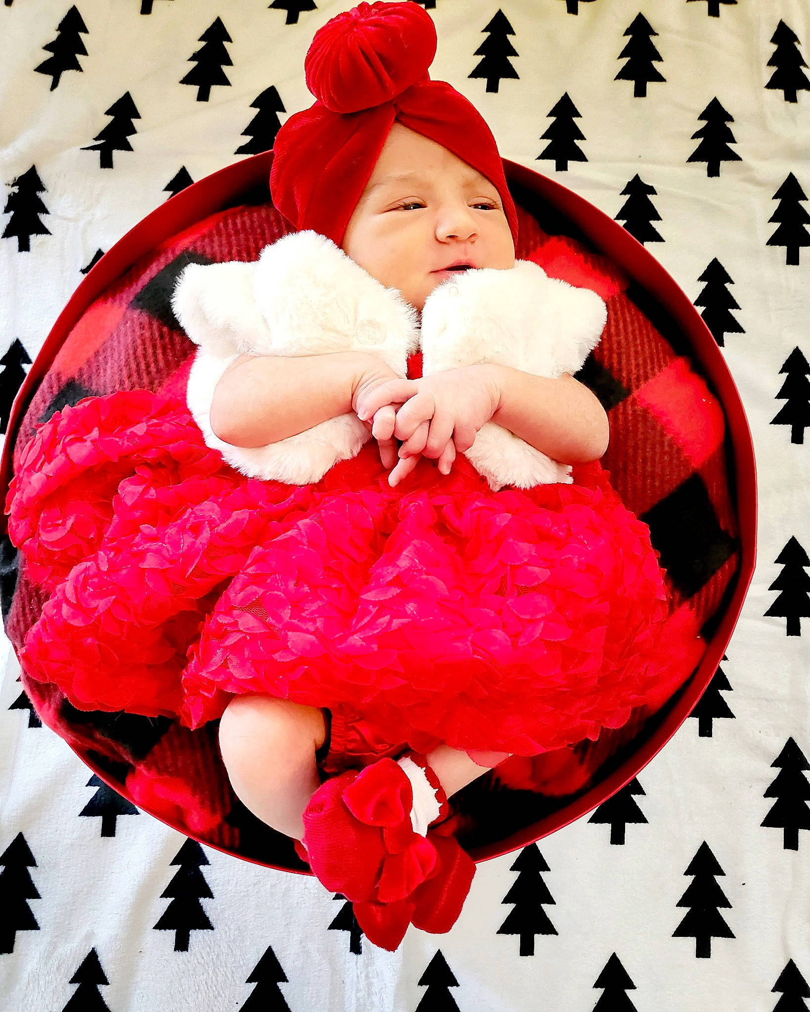 Katerina joined the competition — help win amazing prizes! baby, baby_toddler_clothing, cap, carmine, christmas, christmas_decoration, christmas_eve, event, face, fictional_character, font, happy, headwear, holiday, magenta, pattern, person, pink, red, santa_claus