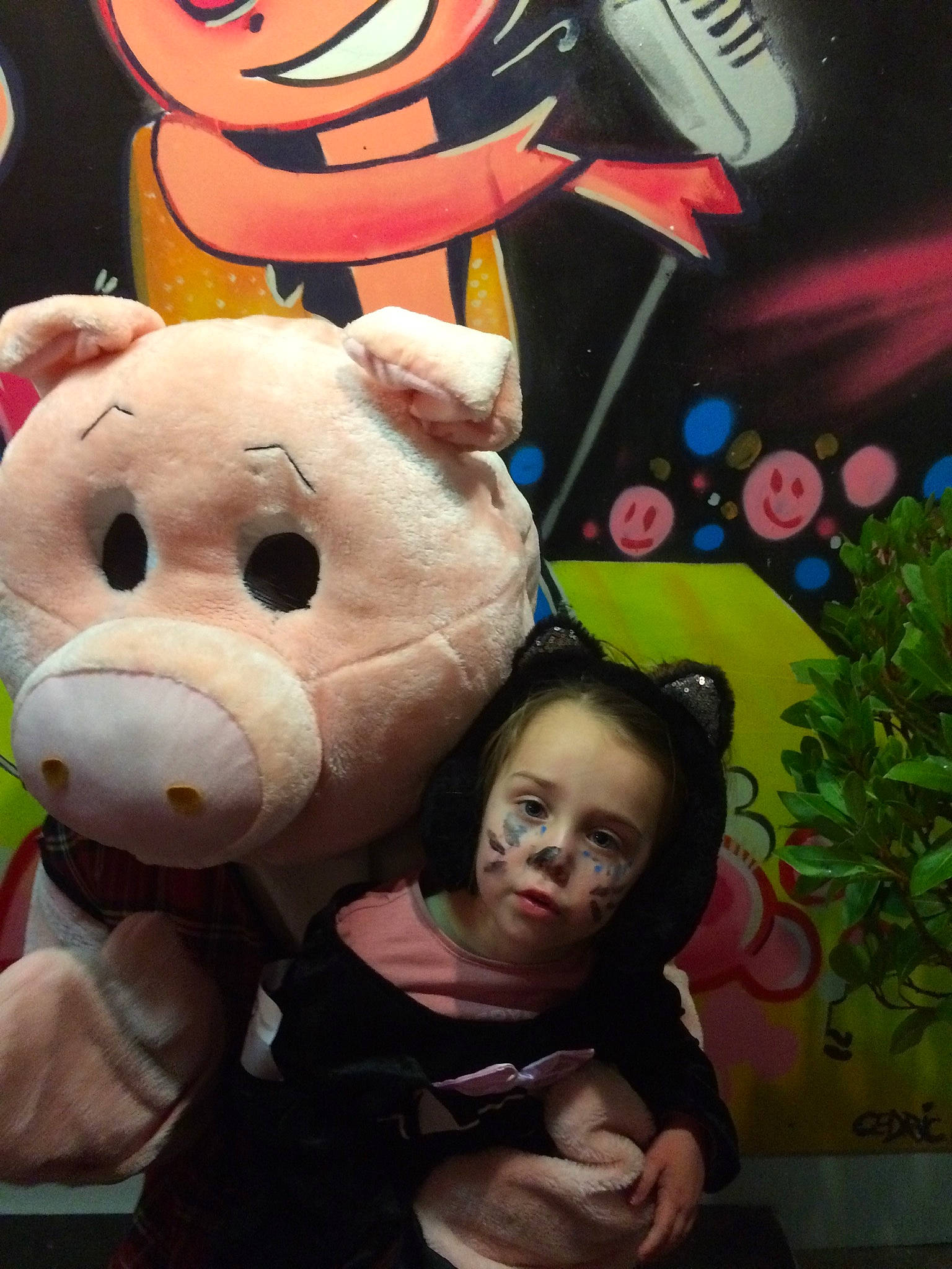 Emma participe au concours pour gagner de l'argent avec cette photo : animated_cartoon, animation, cartoon, child, fun, happy, person, plush, smile, snout, stuffed_toy, suidae, teddy_bear, textile, toy