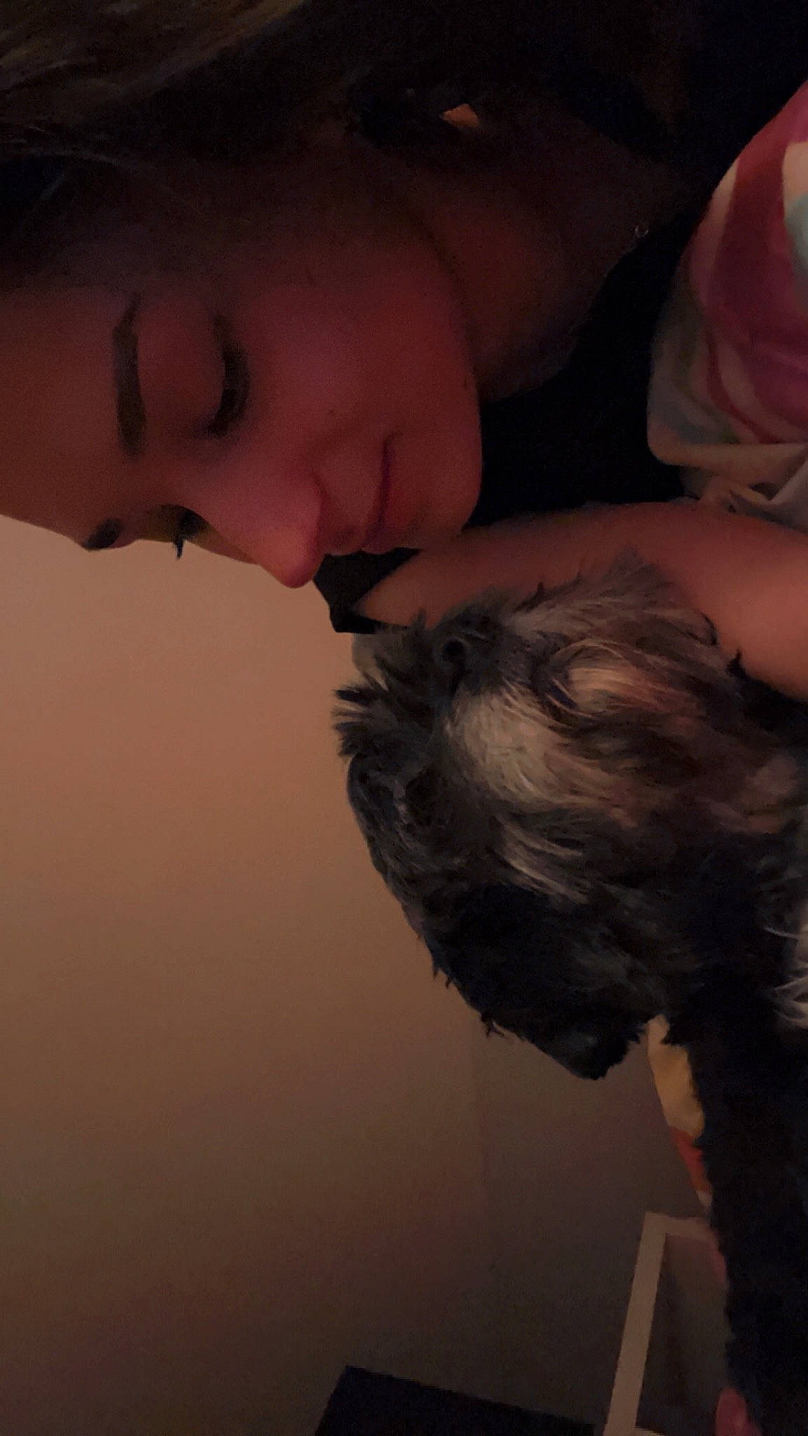 Effy a rejoint le concours — aidez-le/la à gagner de superbes lots ! black_hair, chin, cloud, dress, ear, eyebrow, eyelash, flash_photography, gesture, hairstyle, happy, human_body, lip, mouth, neck, nose, plant, skin, sky, tree