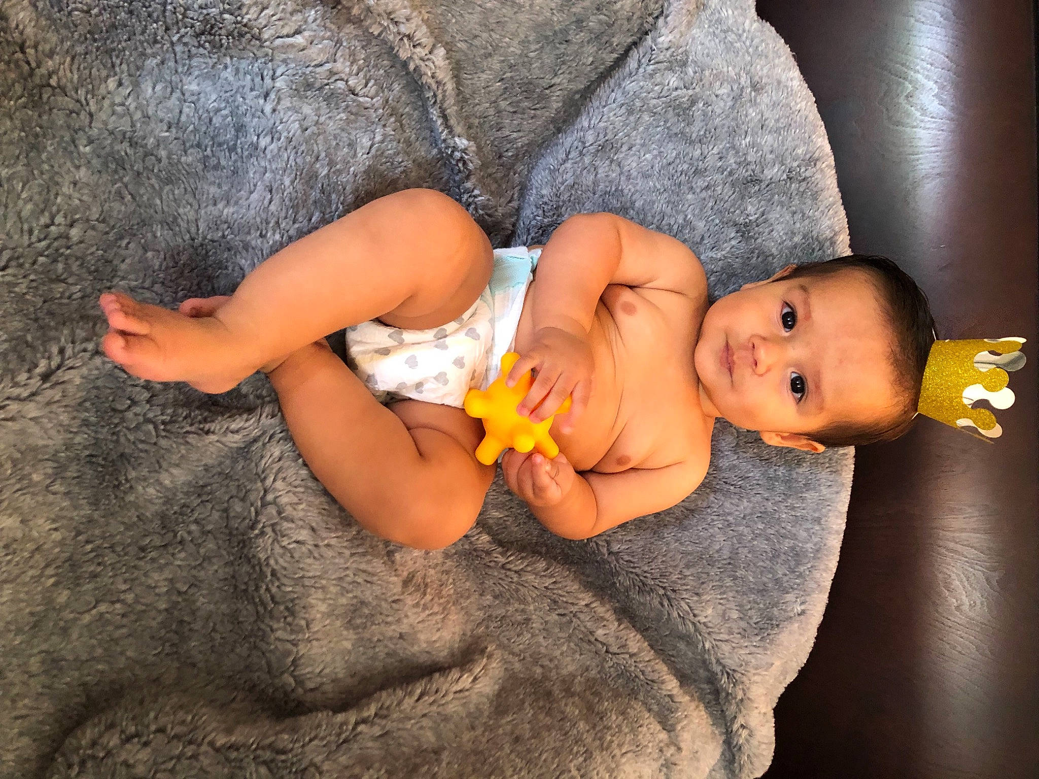 Lorenzo is registered to the contest to win money with this photo: abdomen, baby, child, comfort, finger, foot, fun, grass, hand, head, human_body, joint, leg, mouth, nail, person, skin, thigh, toddler, trunk
