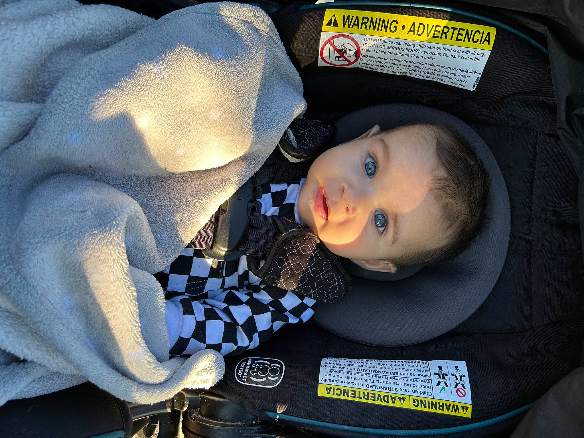 Daemon is registered to the contest to win money with this photo: auto_part, automotive_wheel_system, baby, baby_carriage, baby_products, baby_toddler_clothing, car_seat, child, comfort, electric_blue, hat, pattern, person, sitting, toddler, vehicle_door