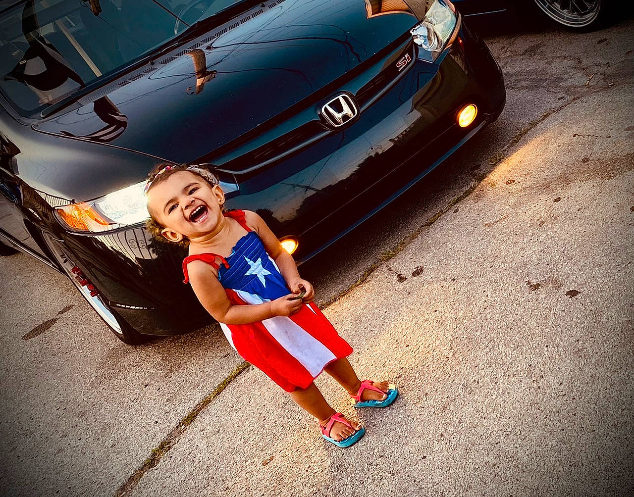 Nylianne is registered to the contest to win money with this photo: asphalt, automotive_design, automotive_exterior, automotive_lighting, automotive_tire, bumper, car, eyewear, fender, hood, motor_vehicle, person, rolling, shoe, sneakers, tire, trunk, vehicle, vehicle_door, vehicle_registration_plate