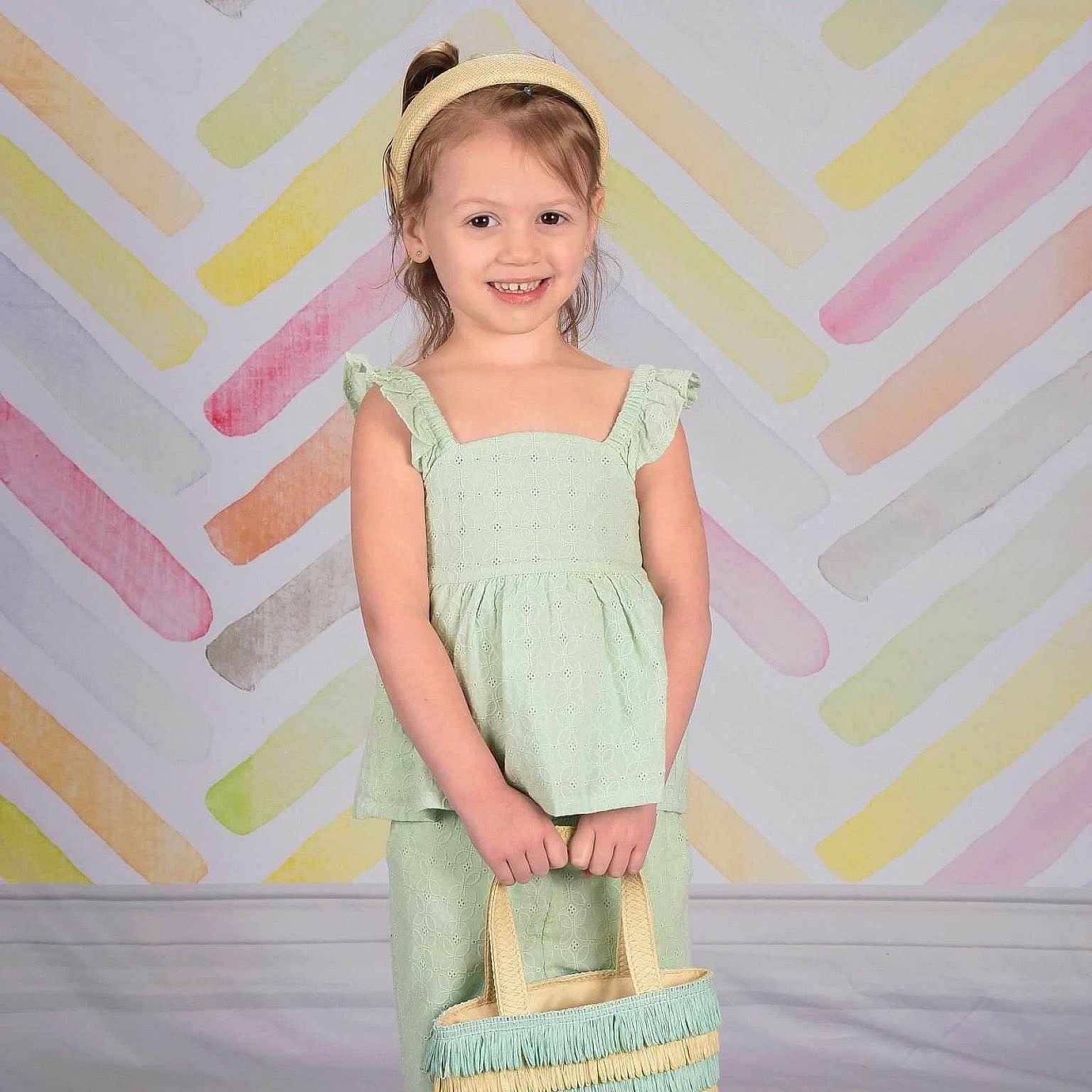 Annika is registered to the contest to win money with this photo: accessories, art, bag, basket, beachwear, child, clothing, dress, face, female, footwear, fun, girl, handbag, leisureactivities, person, picnic, sandal, sleeve, totebag