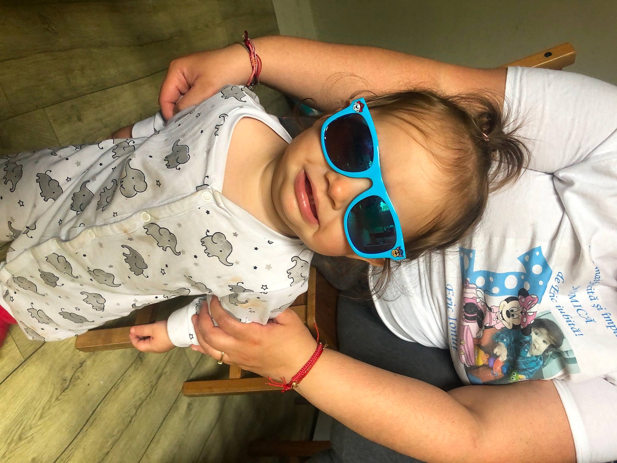 Eduard is registered to the contest to win money with this photo: arm, comfort, cool, elbow, eyewear, finger, fun, gesture, glasses, goggles, happy, joint, leisure, mouth, nail, pattern, person, sunglasses, thigh, vision_care