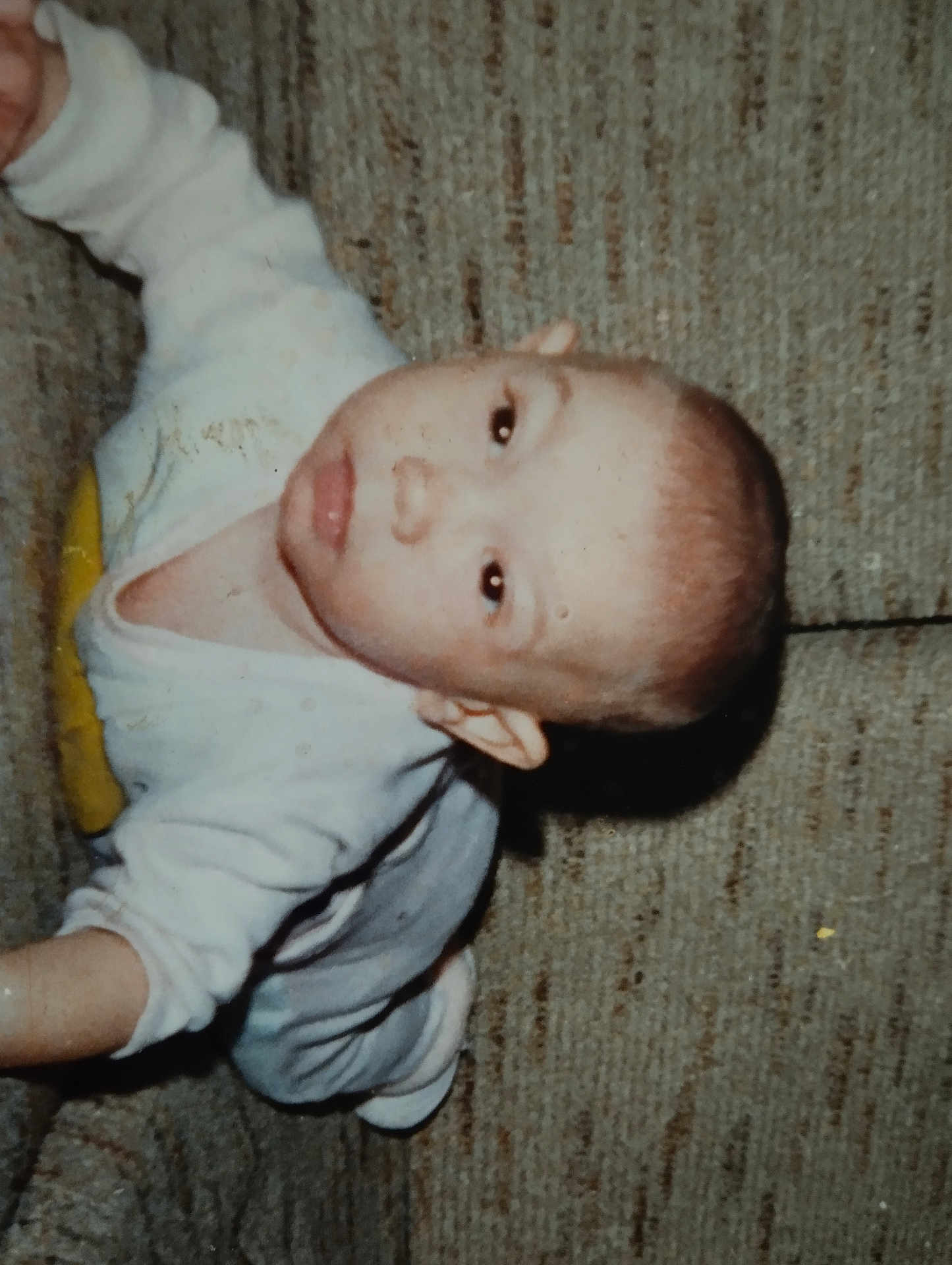 Audrey a rejoint le concours — aidez-le/la à gagner de superbes lots ! baby, bodypart, clothing, couch, crawling, diaper, face, finger, footwear, furniture, hand, head, mouth, newborn, pants, person, photography, portrait, shoe, undershirt