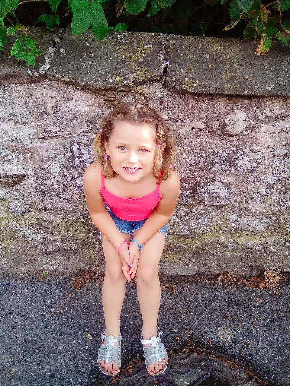 Kelsey a rejoint le concours — aidez-le/la à gagner de superbes lots ! child, child_model, eye, face, fun, happy, joy, leaf, person, photography, pink, plant, play, skin, smile, summer, toddler, tree, vacation, water