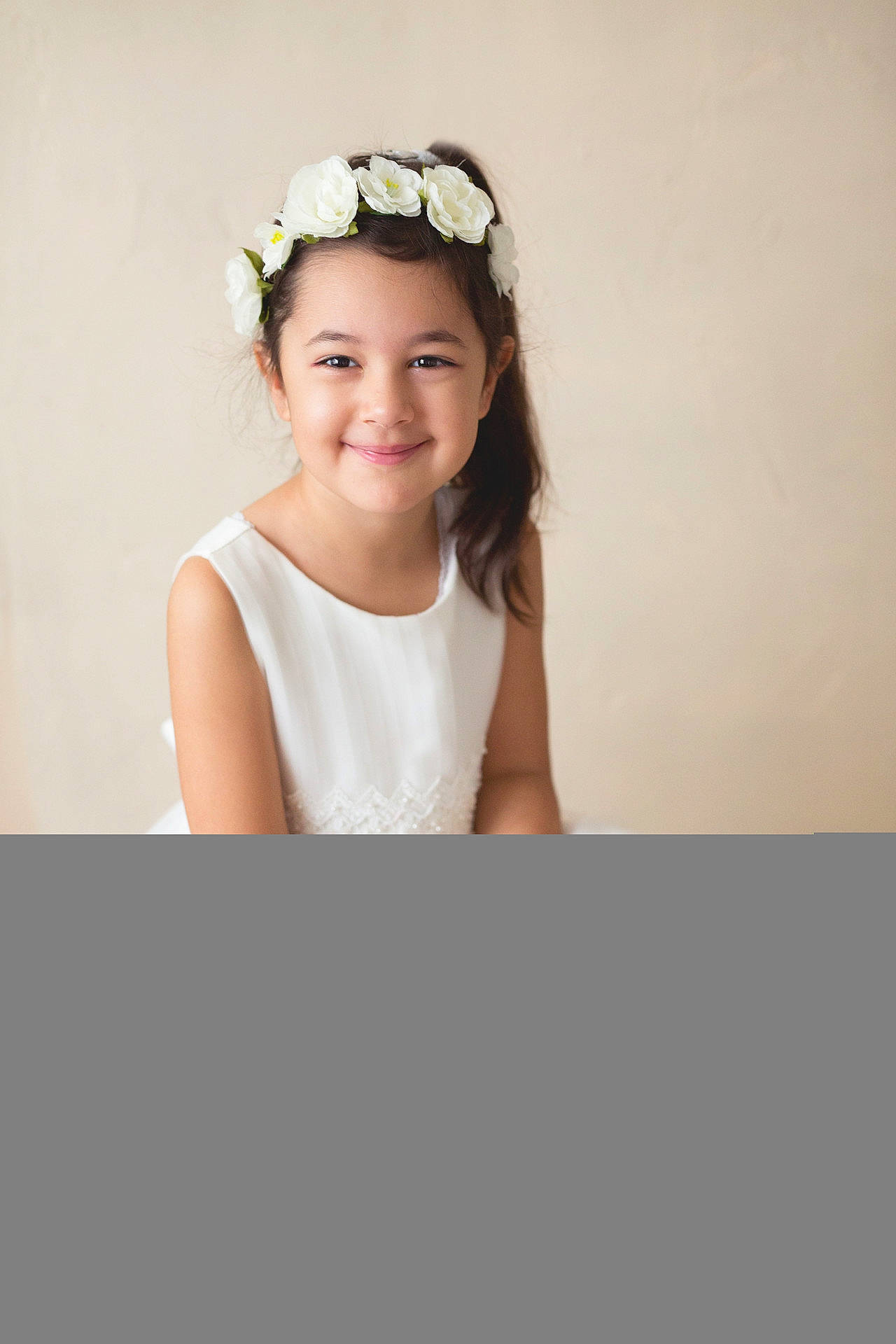 Inès a rejoint le concours — aidez-le/la à gagner de superbes lots ! child, child_model, fashion_accessory, girl, hair_accessory, headband, headgear, headpiece, jewellery, joy, person, photo_shoot, smile