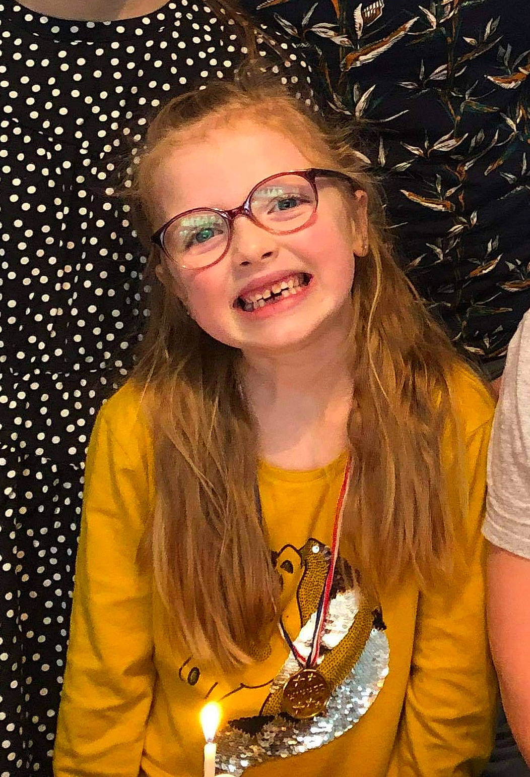 Louna participe au concours pour gagner de l'argent avec cette photo : beauty, event, eyewear, fashion_design, flash_photography, fun, glasses, hair, hairstyle, happy, human, jewellery, joy, lip, mouth, organ, person, sleeve, smile, t_shirt