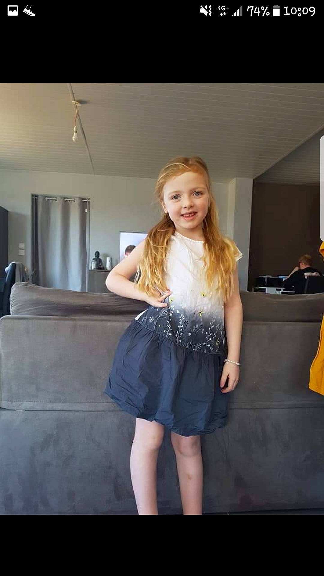 Louna a rejoint le concours — aidez-le/la à gagner de superbes lots ! automotive_design, blond, day_dress, electric_blue, event, fashion_design, fashion_model, flash_photography, formal_wear, happy, human_leg, joy, knee, long_hair, person, shoulder, sleeve, smile, street_fashion, thigh