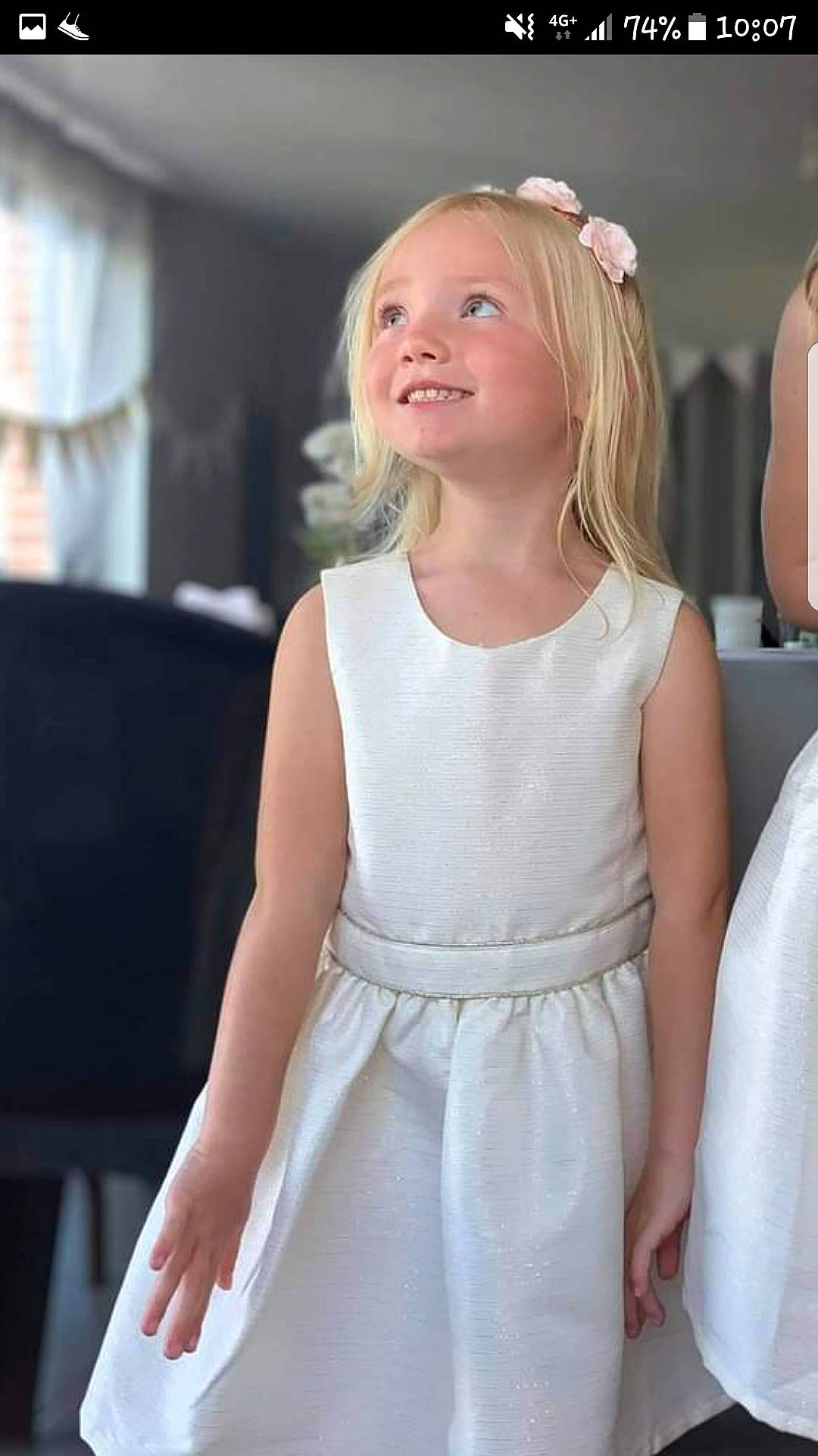 Lyloo participe au concours pour gagner de l'argent avec cette photo : bridal_accessory, bridal_party_dress, day_dress, dress, face, fashion_design, flash_photography, formal_wear, gown, hair, hairstyle, happy, head, joint, joy, neck, one_piece_garment, person, shoulder, sleeve