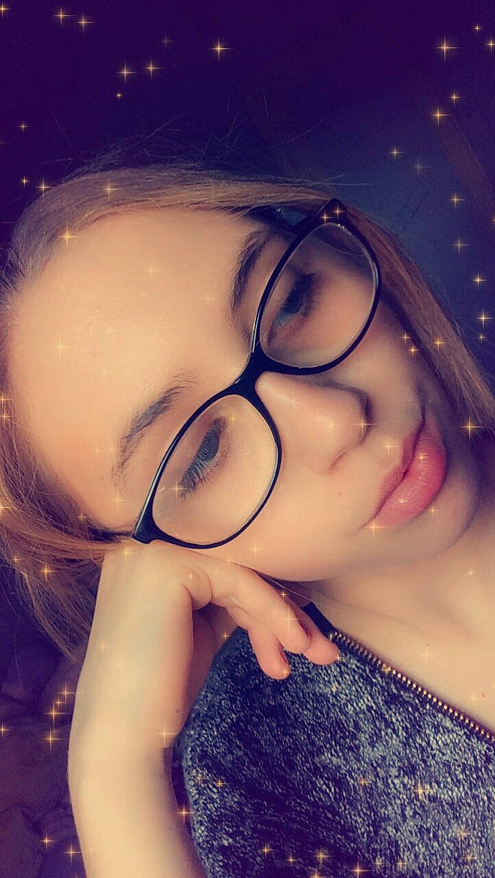 Lou-anne participe au concours pour gagner de l'argent avec cette photo : beauty, cheek, chin, cool, eye, eyebrow, eyewear, face, forehead, glasses, hair, head, lip, mouth, nose, person, photography, selfie, skin, smile