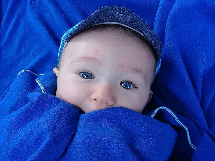 Shaun a rejoint le concours — aidez-le/la à gagner de superbes lots ! azure, baby, blue, cheek, child, chin, close_up, electric_blue, eye, face, forehead, head, lip, mouth, nose, person, photography, portrait_photography, skin, textile