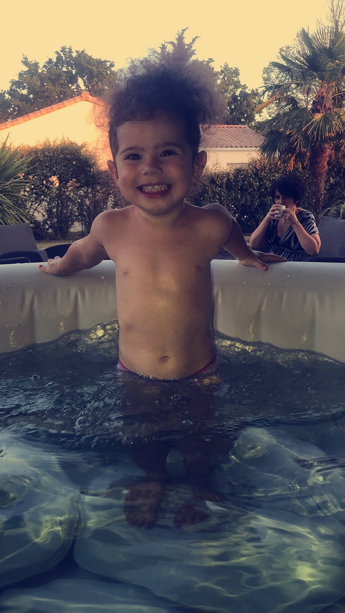 Maddie a rejoint le concours — aidez-le/la à gagner de superbes lots ! barechested, bathing, body_of_water, chest, cloud, cool, face, fun, hairstyle, happy, joy, leisure, mammal, muscle, person, sky, smile, swimming_pool, toddler, tree